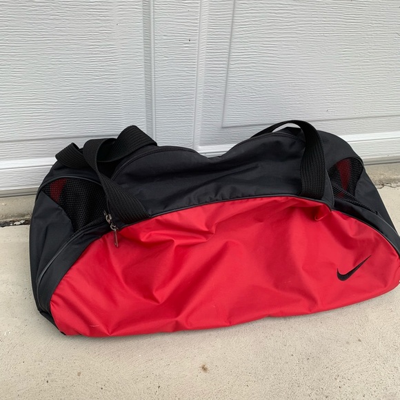 -SOLD- Vintage Nike Duffel Bag - Picture 2 of 8